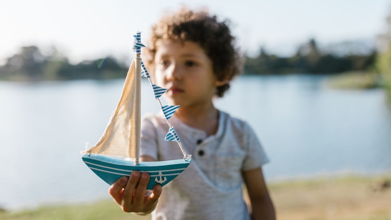 Top 6 đồ chơi cho bé đi biển cực vui nhộn gồm những gì? Lưu ý khi lựa chọn đồ chơi cho bé 1