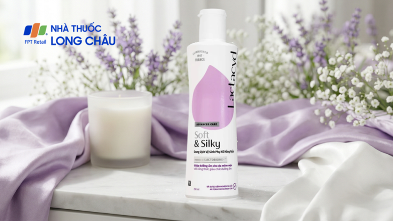 Dung dịch vệ sinh phụ nữ Lactacyd Soft & Silky được nhiều chị em tin dùng