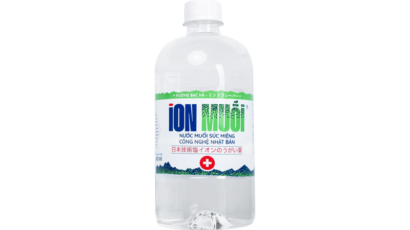 Nước súc miệng I-on muối hương bạc hà giúp làm sạch khoang miệng, hỗ trợ giảm mùi hôi miệng