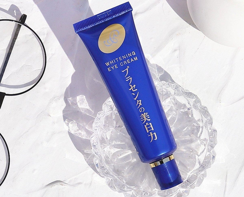 Meishoku Whitening Eye Cream là một trong những kem xóa nếp nhăn vùng mắt tốt nhất hiện nay