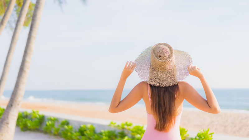 Kết hợp thêm biện pháp chống nắng như đội mũ rộng vành để bảo vệ da tốt hơn