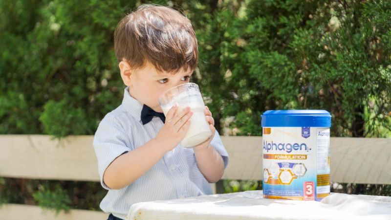 Sữa cho bé biếng ăn Alphagen có hương vị thơm ngon như sữa mẹ