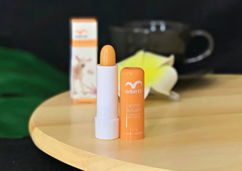 son dưỡng môi chống nắng nào tốt