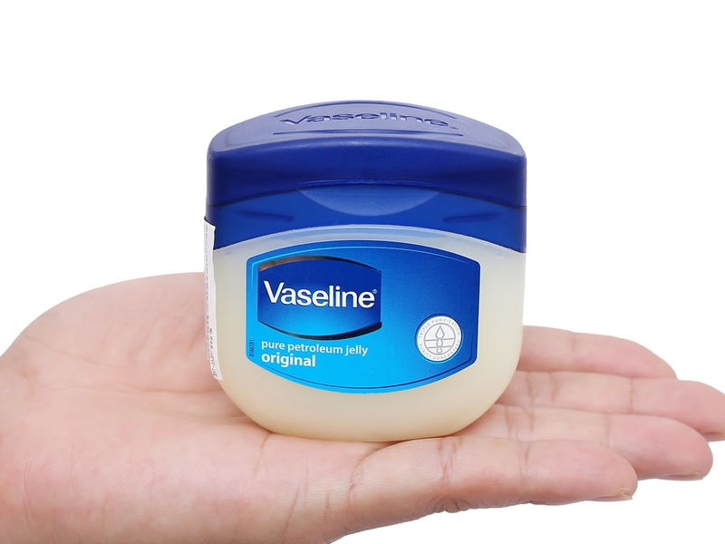 Kem dưỡng ẩm cho trẻ sơ sinh bị chàm sữa Vaseline