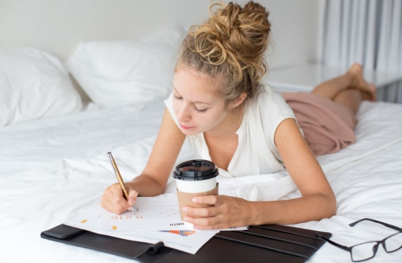 Theo dõi nhật ký giấc ngủ giúp bạn điều chỉnh phù hợp để cải thiện giấc ngủ