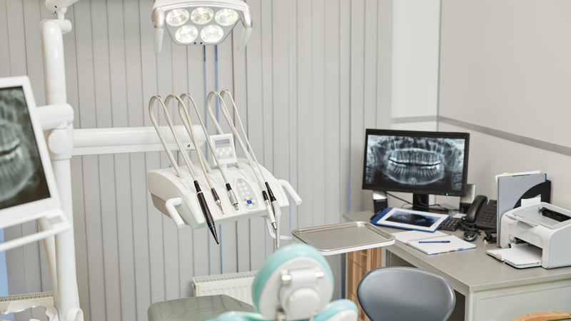 Thăm khám nha khoa định kỳ giúp bảo vệ nụ cười tự tin và rạng rỡ