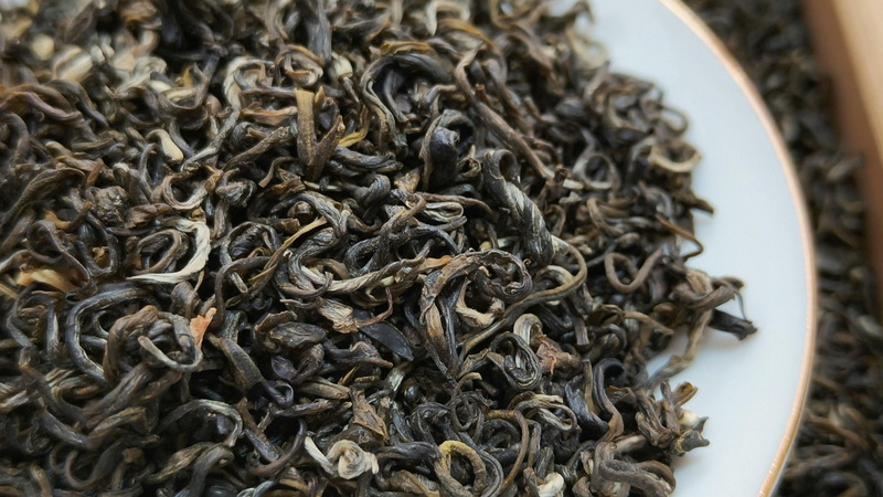 Trà đen Darjeeling là loại trà được oxy hóa ở mức cao để tạo nên màu sắc và hương vị đặc trưng