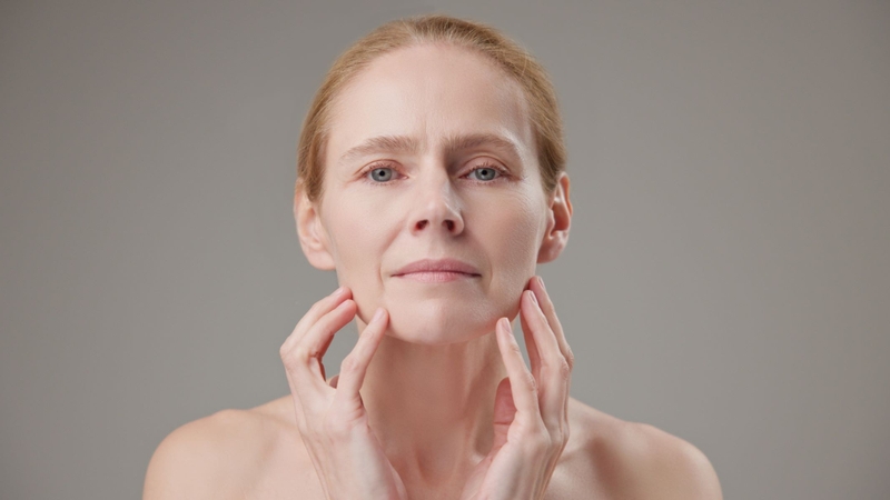 Uống trà hoa sen tuyết có tác dụng chống lão hóa