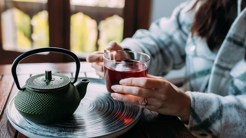 Pha trà đúng nhiệt độ và thời gian giúp giữ được hoạt chất có lợi