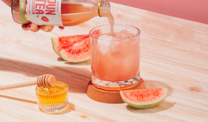 Trà ổi sản xuất công nghiệp có lượng calo lớn hơn trà ổi tự pha chế bằng nguyên liệu tự nhiên