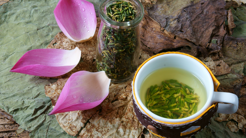 Tâm sen chứa hoạt chất giúp ổn định nhịp tim, giảm hồi hộp và hỗ trợ tuần hoàn máu, bảo vệ tim mạch