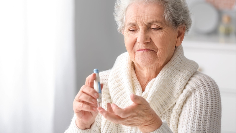 Người mắc bệnh tiểu đường nên hạn chế táo đỏ vì chứa đường tự nhiên