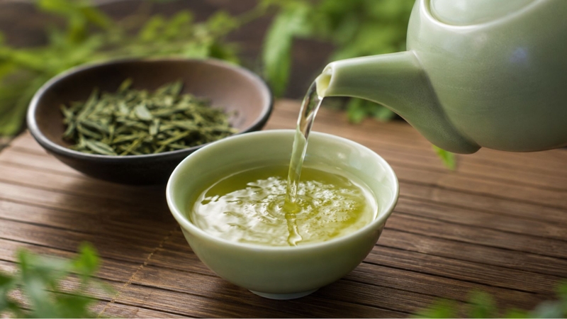 Hãm trà đúng cách giúp giữ catechin, polyphenol và EGCG là các chất chống oxy hóa tốt cho tim mạch