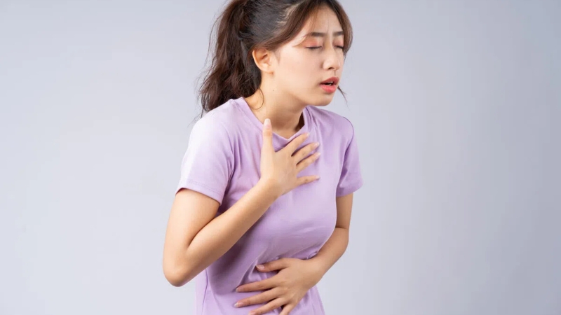 Ăn mủ trôm sai cách có thể dẫn đến các rủi ro như khó tiêu, buồn nôn,...