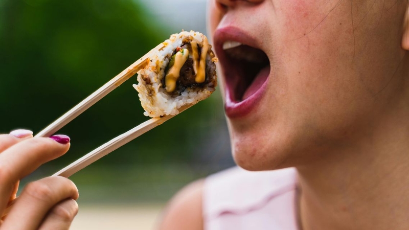 Người bị trầm cảm có thể ăn nhiều hơn để xoa dịu cảm xúc tiêu cực