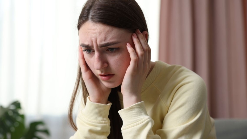Người bị trầm cảm thường buồn bã kéo dài, mất hứng thú và giảm năng lượng trong cuộc sống hằng ngày