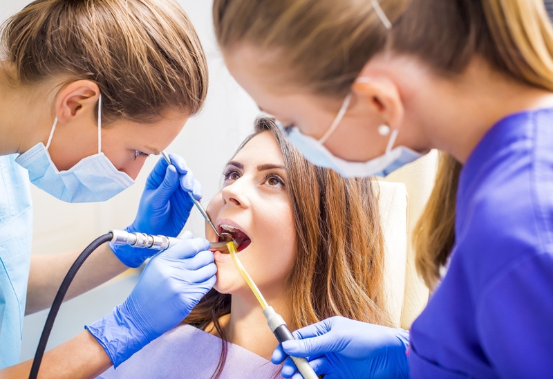 Trám răng là gì? Trám răng có cần chích thuốc tê không 4