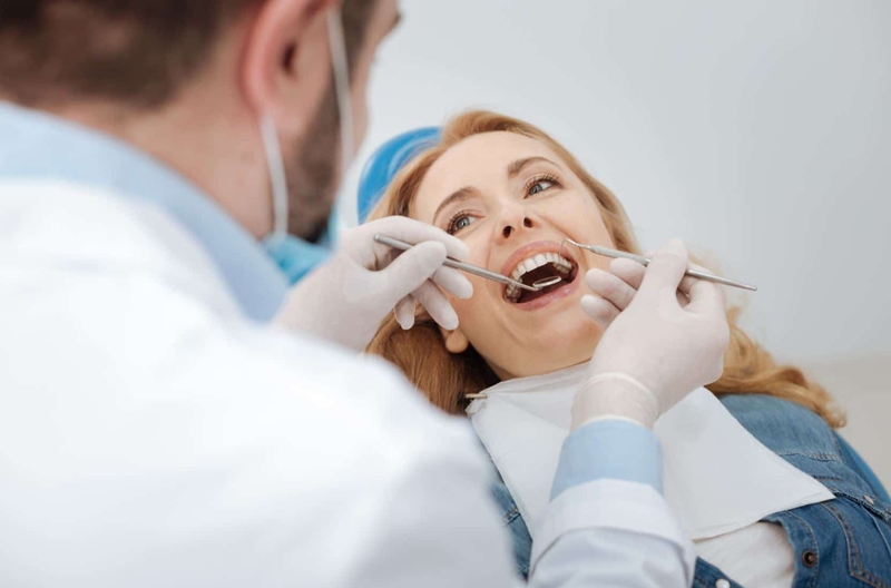 Bước đầu cần thăm khám kỹ lưỡng để xác định tình trạng răng