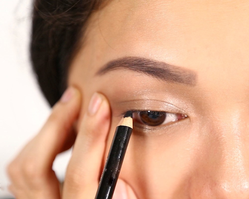 Trang điểm mắt cho bệnh nhân ung thư 2