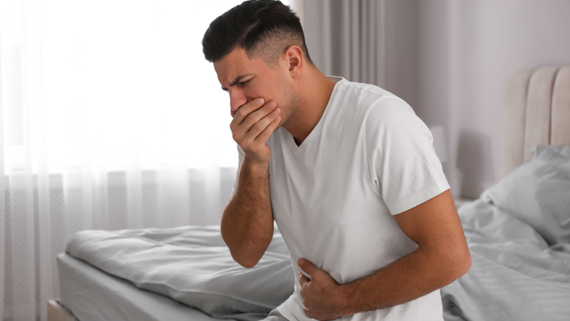 Thực phẩm nhiễm khuẩn có thể gây đau bụng, buồn nôn, tiêu chảy, sốt