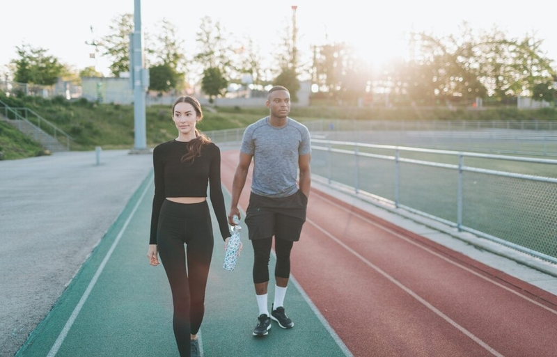 Trào ngược dạ dày có nên đi bộ không? Cách đi bộ an toàn cho người bệnh trào ngược dạ dày 2