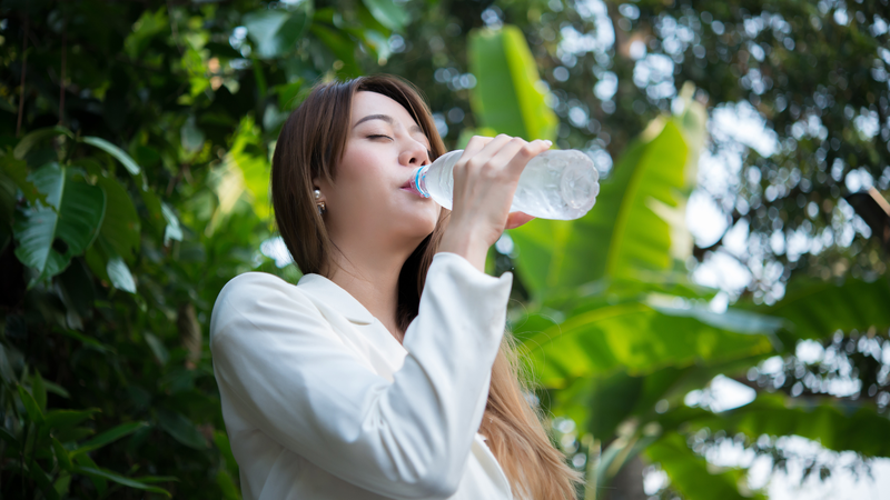 Uống từng ngụm nước nhỏ góp phần làm giảm trào ngược khi căng thẳng