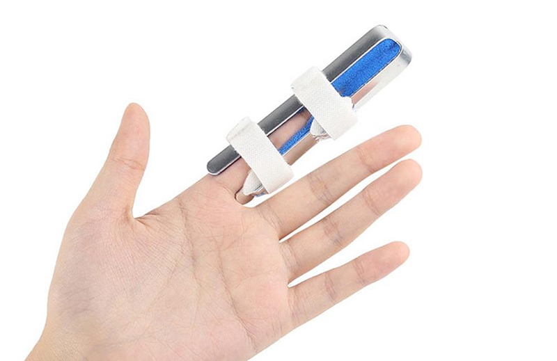 Phương pháp đeo nẹp để cố định ngón tay