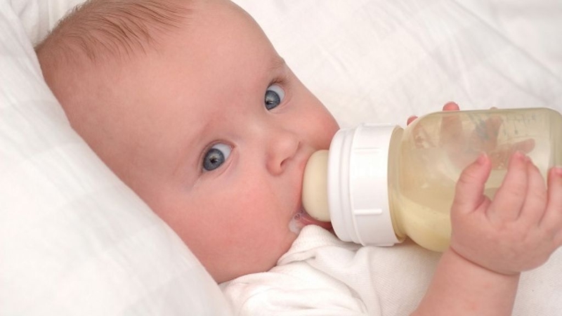 Trẻ 15 tháng cai sữa được chưa? Cai sữa sao cho hiệu quả? 2