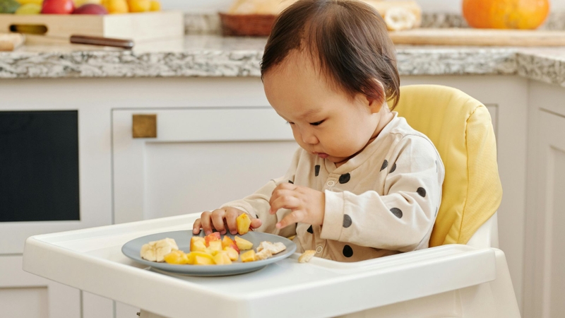 Trả nên bổ sung trái cây tươi thay vì các món ngọt như bánh kẹo