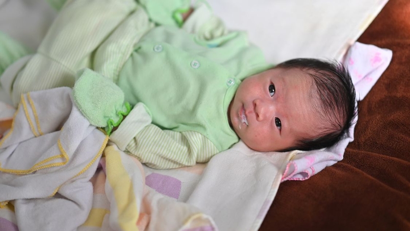 Trẻ 20 ngày tuổi uống bao nhiêu ml sữa? Cách nhận biết trẻ uống đủ sữa 1