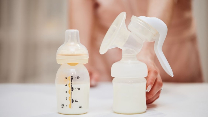 Trẻ 20 ngày tuổi uống bao nhiêu ml sữa? Cách nhận biết trẻ uống đủ sữa 3