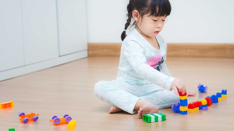 Trẻ 27 tháng tuổi phát triển ra sao? Lưu ý điều gì khi chăm bé? 1