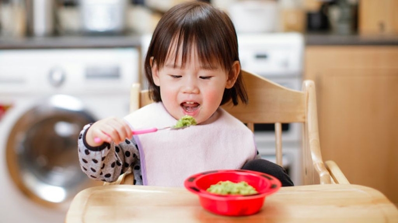 Trẻ 27 tháng tuổi phát triển ra sao? Lưu ý điều gì khi chăm bé? 3