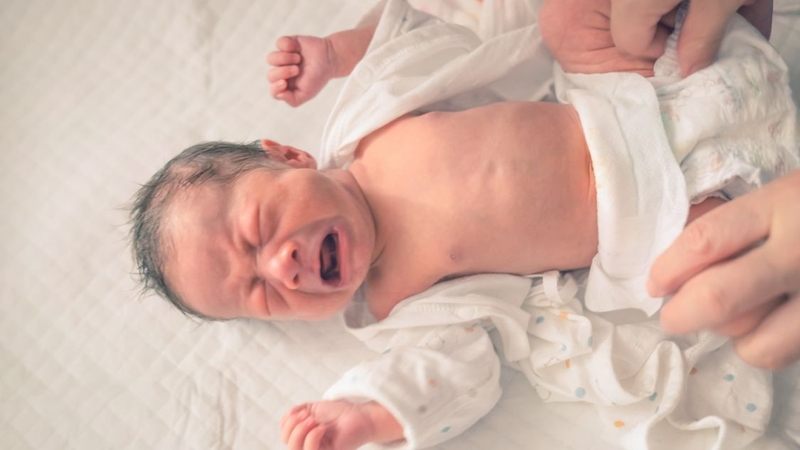 Trẻ 2 tháng tuổi 7 ngày không đi ngoài có sao không 2