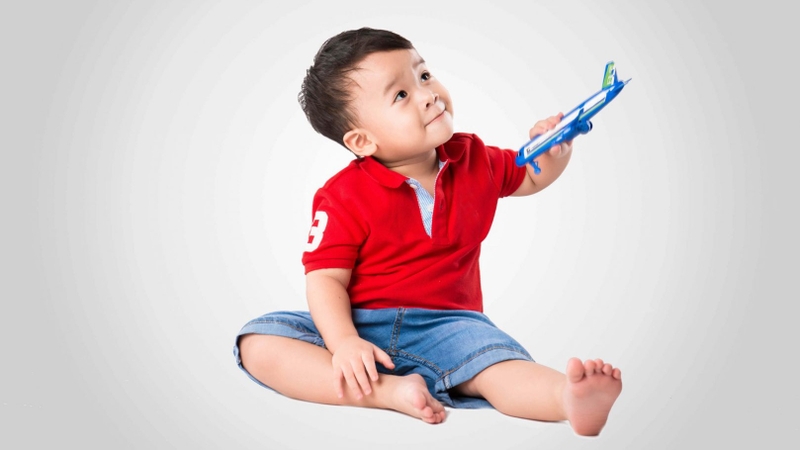 Trẻ 2 tuổi biết làm gì: Con tò mò nhiều hơn về thế giới xung quanh