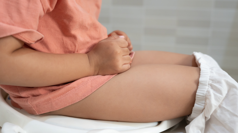 Trẻ 2 tuổi đi ngoài có mùi chua là tình trạng khá phổ biến khiến nhiều ba mẹ lo lắng