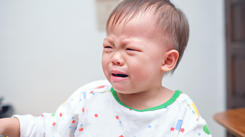 Có nhiều nguyên nhân khiến trẻ 2 tuổi hay dỗi