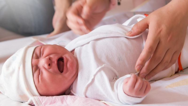 Trẻ 3 tháng tuổi bị sốt nên làm sao? 3