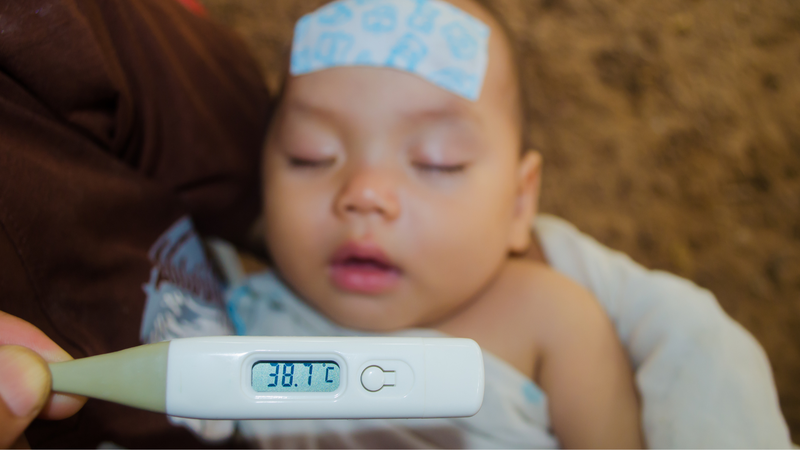 Trẻ 3 tháng tuổi bị sốt nên làm sao? 4