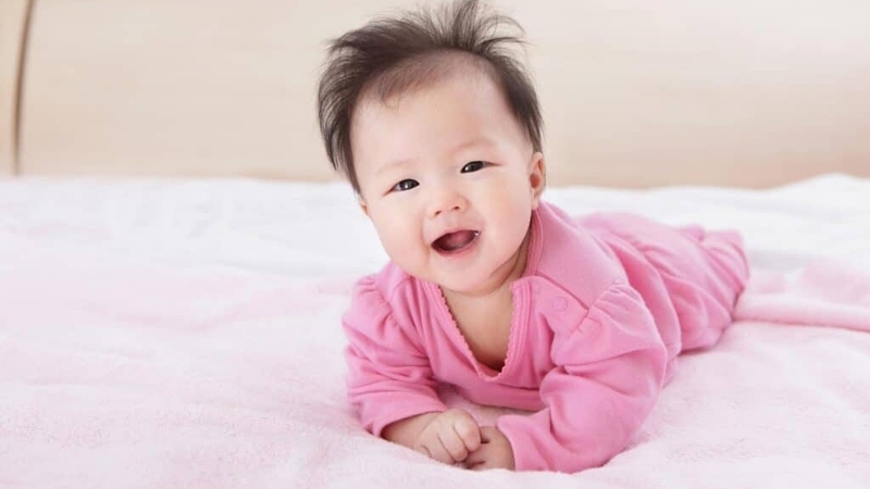 Trẻ 3 tháng tuổi biết làm gì? Những điều ba mẹ cần làm để giúp bé phát triển khỏe mạnh 2