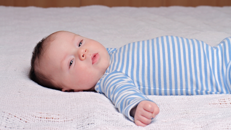 Trẻ 3 tháng tuổi phát triển thế nào? Dinh dưỡng, lịch ăn ngủ và cách chăm sóc 2