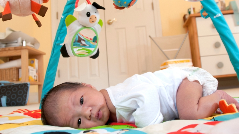 Trẻ 3 tháng tuổi phát triển thế nào? Dinh dưỡng, lịch ăn ngủ và cách chăm sóc 4