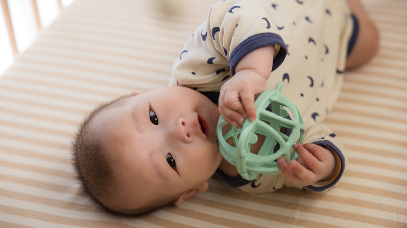 Trẻ 3 tháng tuổi phát triển thế nào? Dinh dưỡng, lịch ăn ngủ và cách chăm sóc 7