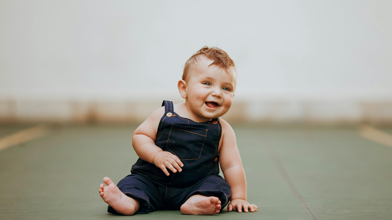 Trẻ 4 tháng tập ngồi được chưa? Làm thế nào để giúp bé tập ngồi an toàn?3