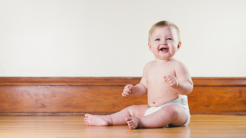 Trẻ 4 tháng tập ngồi được chưa? Làm thế nào để giúp bé tập ngồi an toàn?4