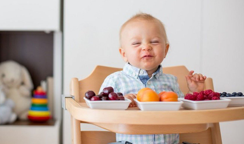 Trẻ 7 tháng ăn được trái cây gì? Những lưu ý khi cho trẻ nhỏ ăn trái cây 1