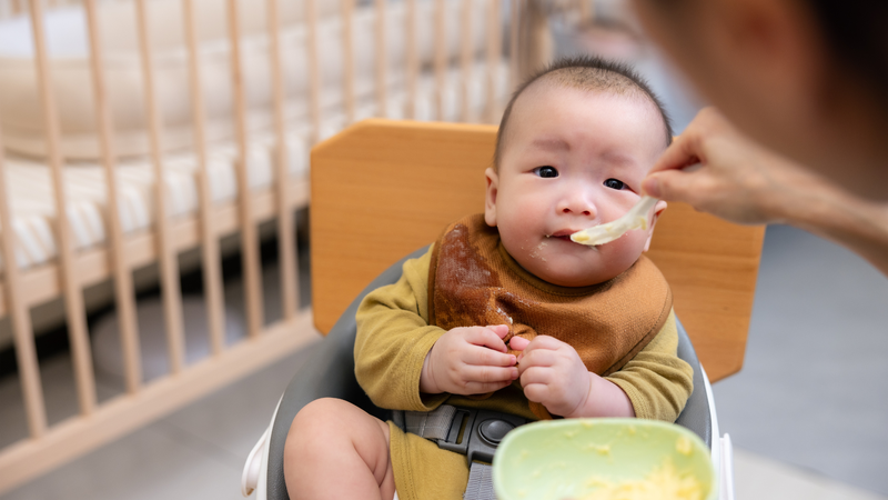 Trong thời gian đi ngoài nhiều lần, chế độ ăn cần được điều chỉnh nhẹ nhàng để giảm gánh nặng cho đường ruột