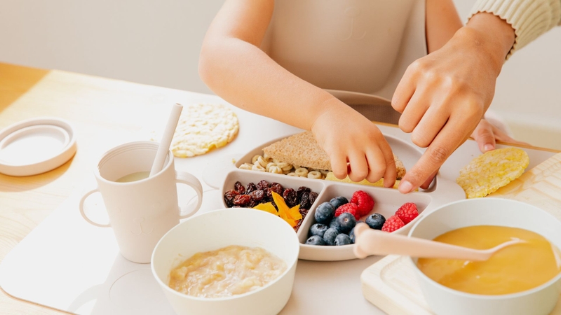 Trẻ ăn quá lâu có hại không? Khắc phục bằng cách nào? 2