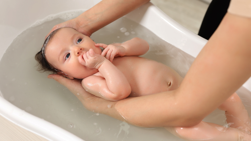 Tắm đúng cách giúp trẻ dễ chịu hơn khi mắc bệnh