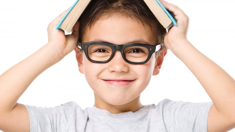 Trẻ bị cận nhẹ có chữa được không? Cách chữa như thế nào 1